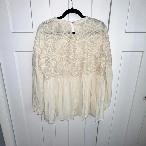 Sundance Cream Ruffled Blouse with Beautiful Lace Detsil - Picture 4 of 6